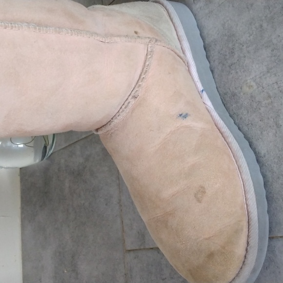 UGG AUSTRALIA BOOTS - Picture 5 of 12